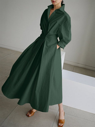 Skräddarsydd Skjortklänning – Minimalistisk Styrka med Naturlig Grace