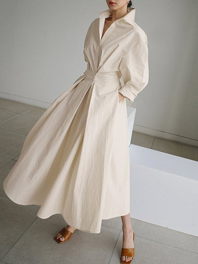 Skräddarsydd Skjortklänning – Minimalistisk Styrka med Naturlig Grace