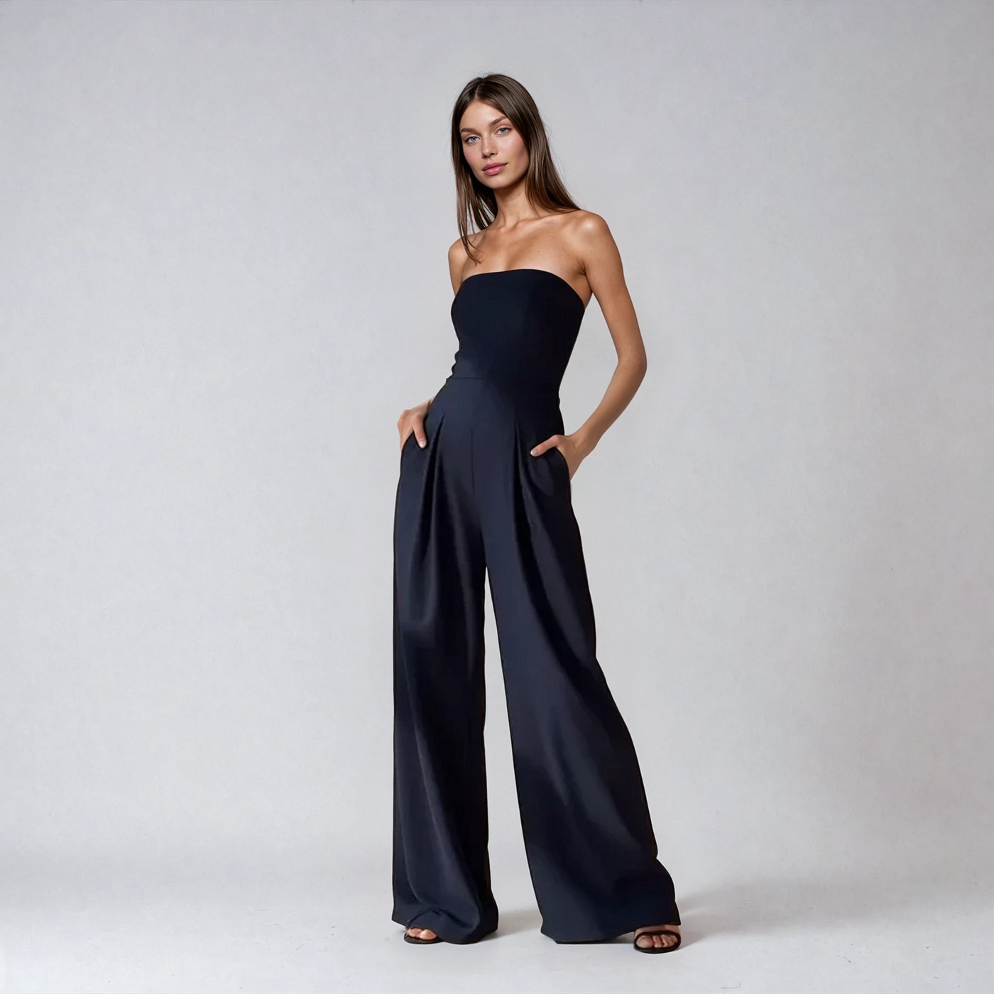 Axelbandslös Jumpsuit med Vida Ben – Enkel Styrka och Elegans